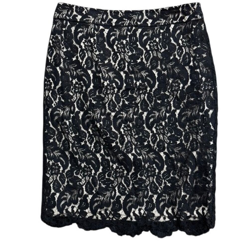 White House Black Market Lace Pencil Skirt Nude Lining Scalloped Hem Size 2 - Picture 1 of 9